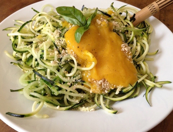 Zoodles - Zucchini pasta - super fast and raw