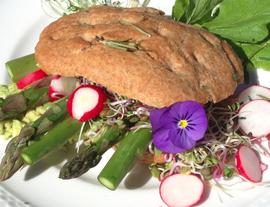 Filled Spelt Pouches with Green Asparagus